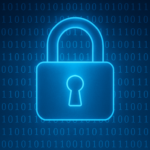 Candado digital sobre fondo de código binario que representa protección contra ciberataques, seguridad empresarial y evitar pedir un ERTE por ciberataque.